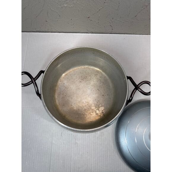 MCM Wear-Ever Hallite Turquoise Lid/ Twist Handled 5 1/2 QT Stock Pot No. 2306 - Picture 3 of 4